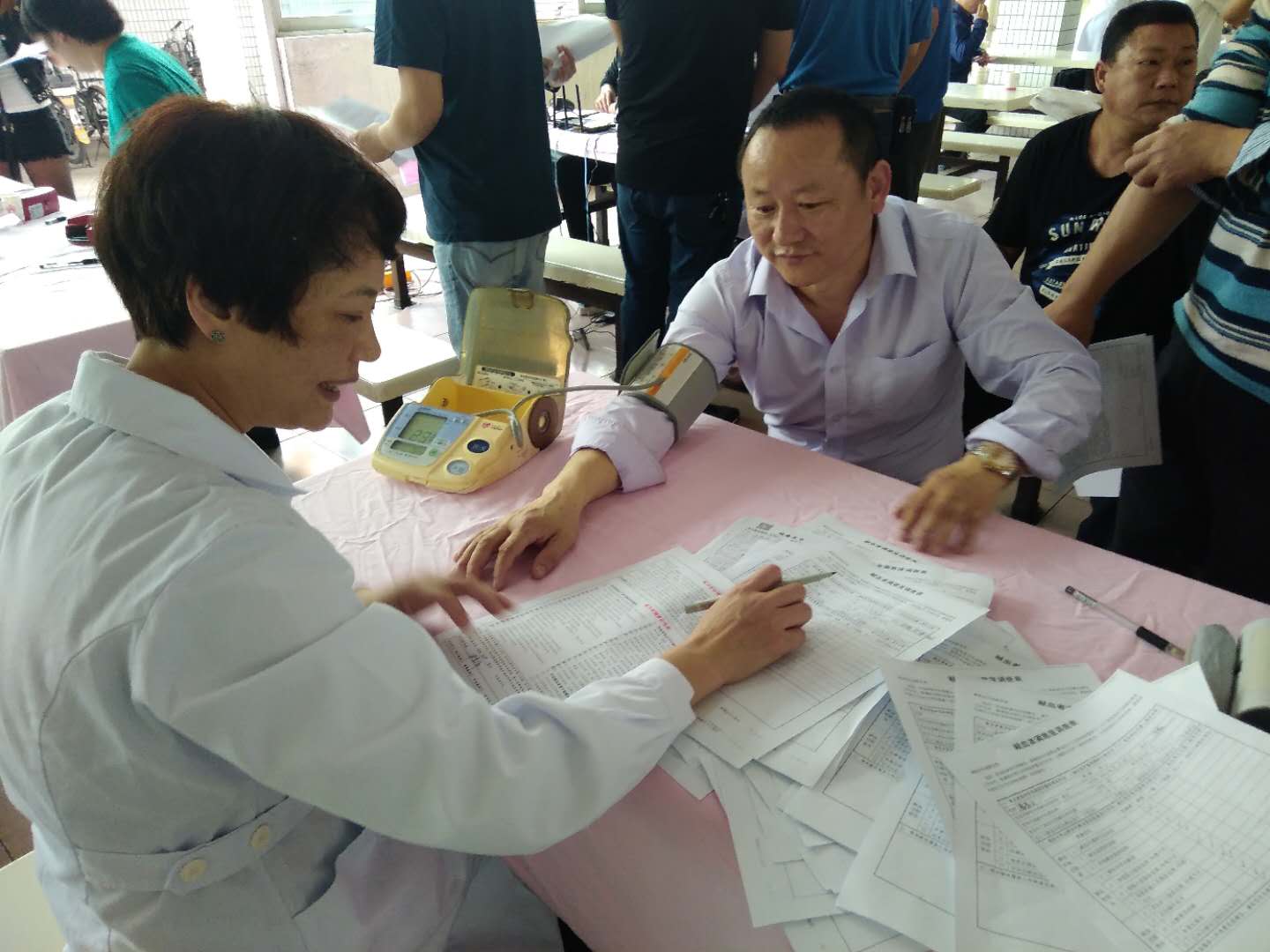 學習和踐行雷鋒精神<div   id=